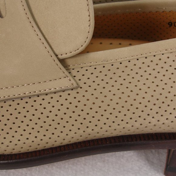 NEW E.T. WRIGHT BEIGE NUBUCK LEATHER LOAFERS 9.5 B main image 5